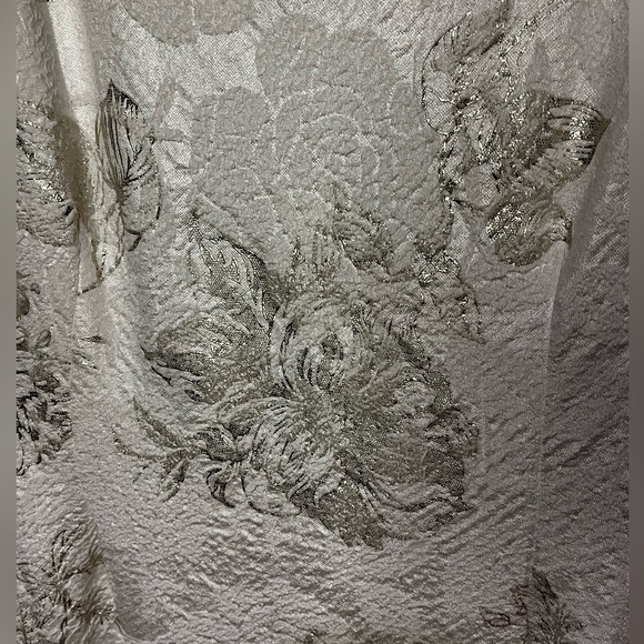 NWT cream dress with gold detail and pockets! - Picture 3 of 3